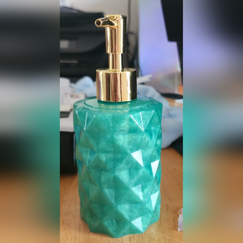 Modern Green and Gold Geometric Decor Dispenser